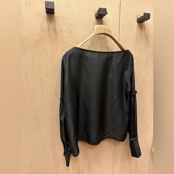 Club Monaco black blouse with detailed arms, size small! - Picture 5 of 5